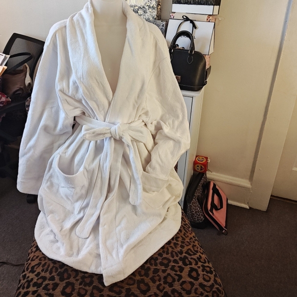 Skims Towel Robe - Picture 3 of 10
